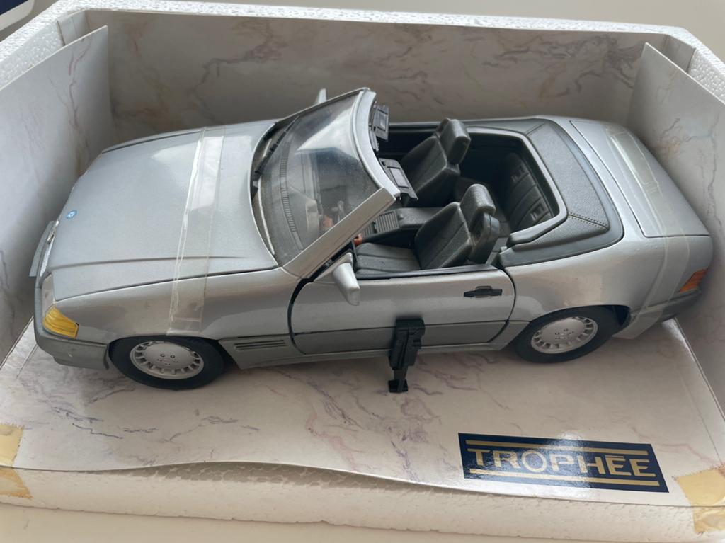Mercedes-Benz 500SL (1989) - échelle 1:18, Enlèvement ou Envoi, Comme neuf, Voiture, Autres marques