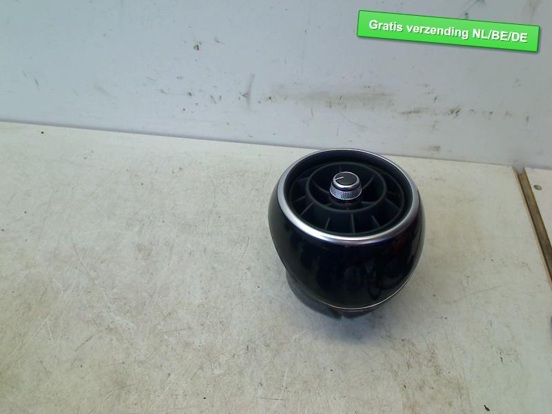 DASHBOARD LUCHTROOSTER LINKS Audi A1 Sportback (8XA / 8XF), Gebruikt, Dhr. R. de Gouw, Audi, De Bloemendaal 21 21
5221 EB  'S HERTOGENBOSCH, NL