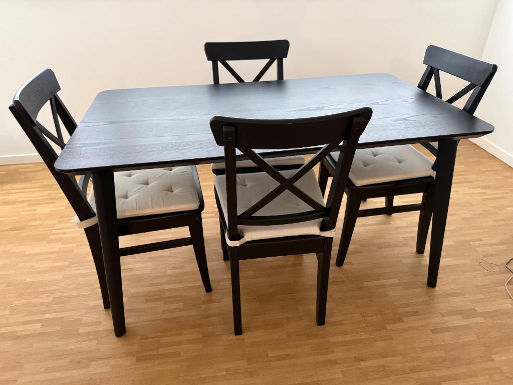 Dining Table set fir Sale with 4 stylish chairs, Ophalen, 100 tot 150 cm, 50 tot 100 cm, Zo goed als nieuw