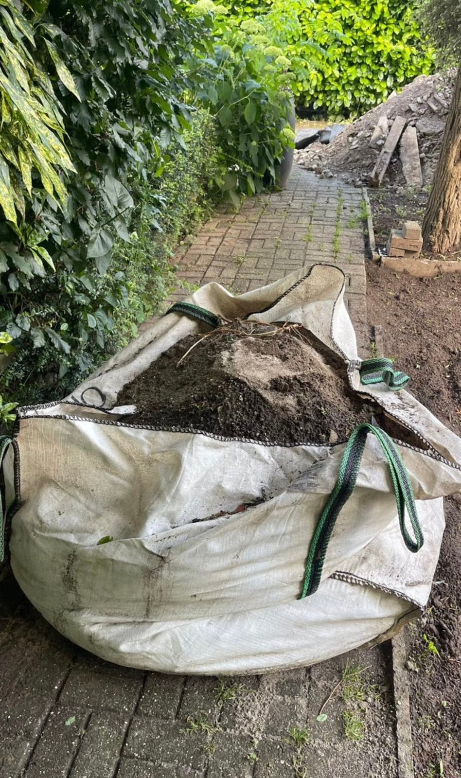 Steen en betonpuin gratis af te halen, Tuin en Terras, Ophalen, Gebruikt