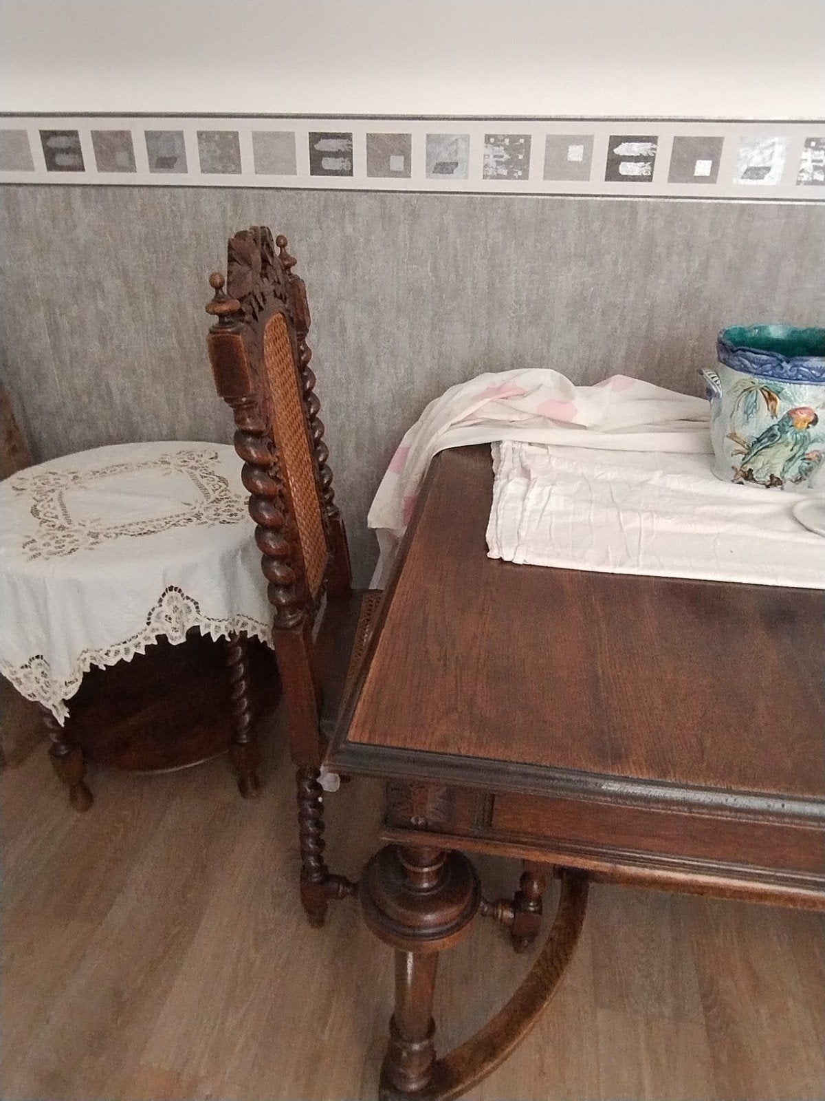 Antiek tafel en 6 stoelen, Ophalen