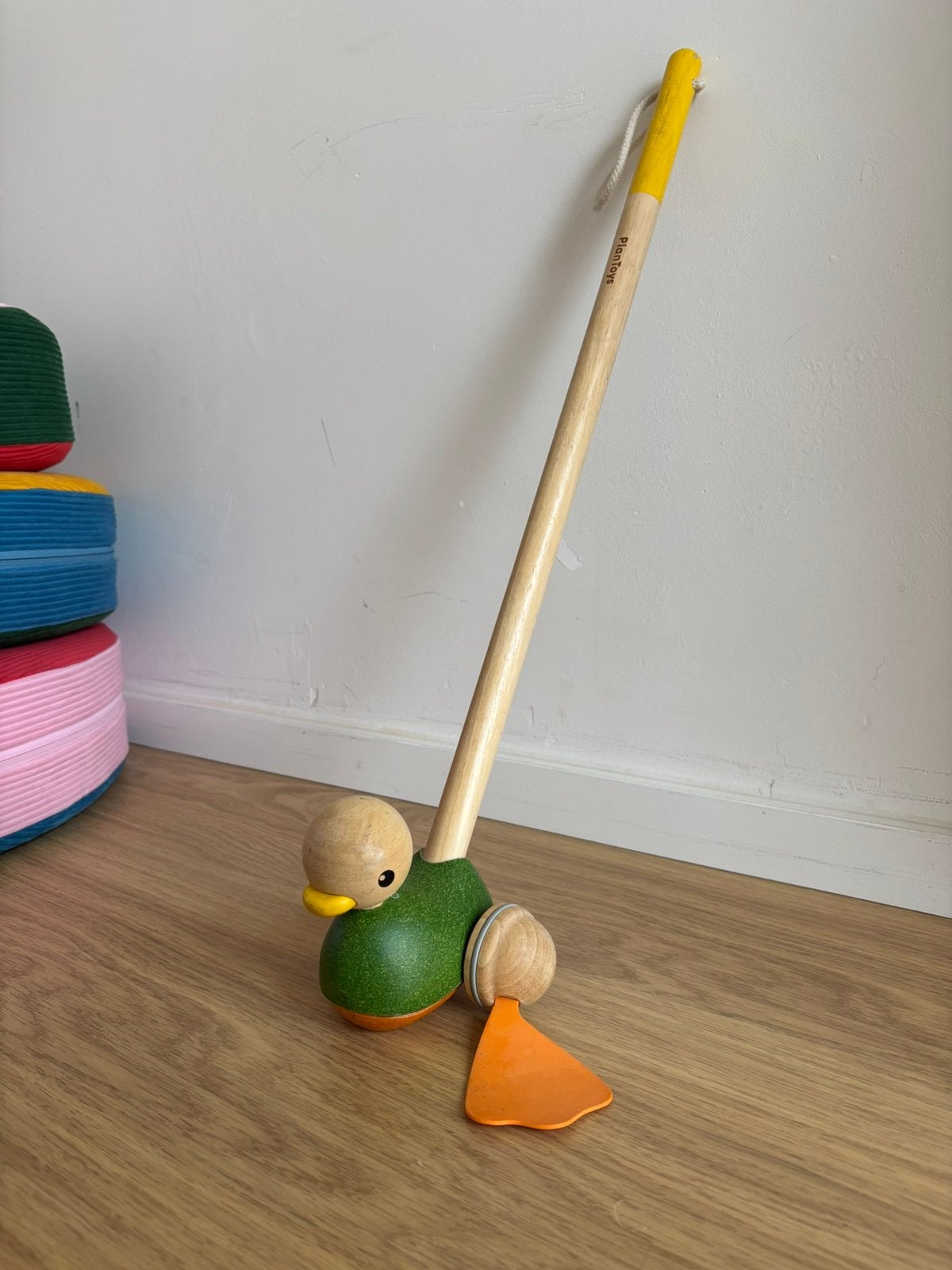 Duwspeeltuigje eend plan toys, Ophalen, Zo goed als nieuw