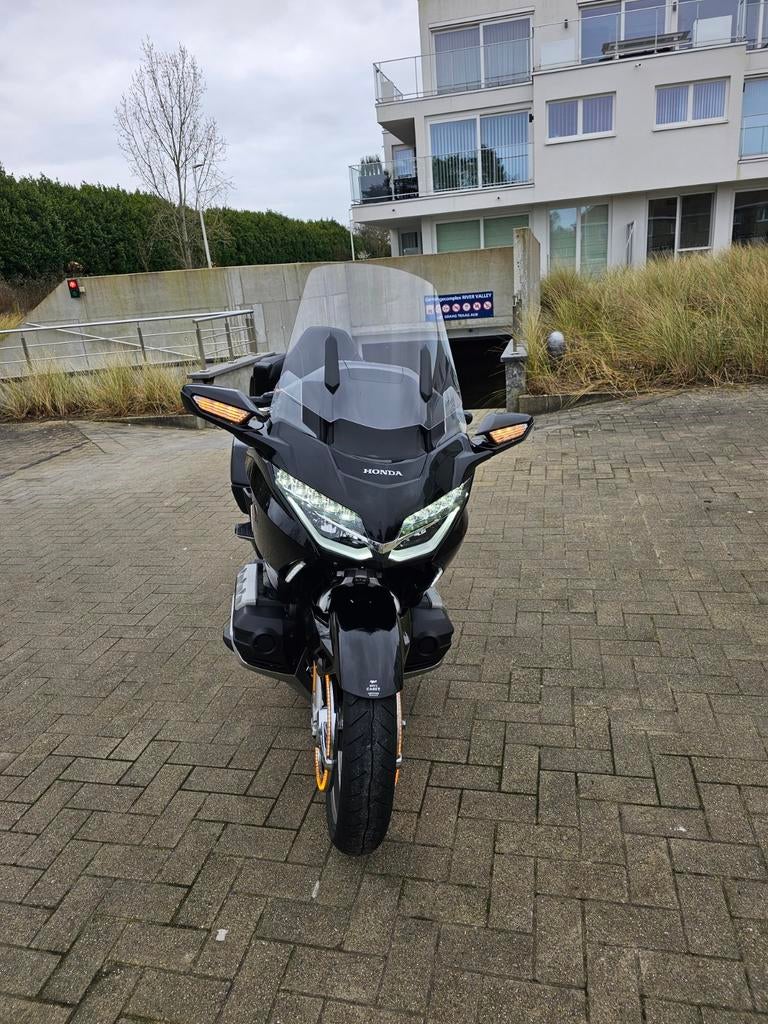 Aile dorée 1800 magnifiquement entretenue, Motos, Enlèvement