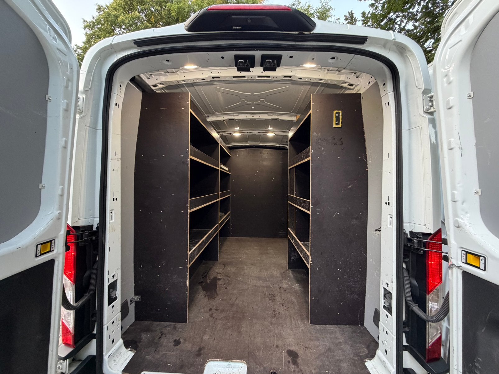 Ford Transit 99dkm met zetelverwarming en kasten!, Euro 6, Boîte manuelle, Noir, 5 portes