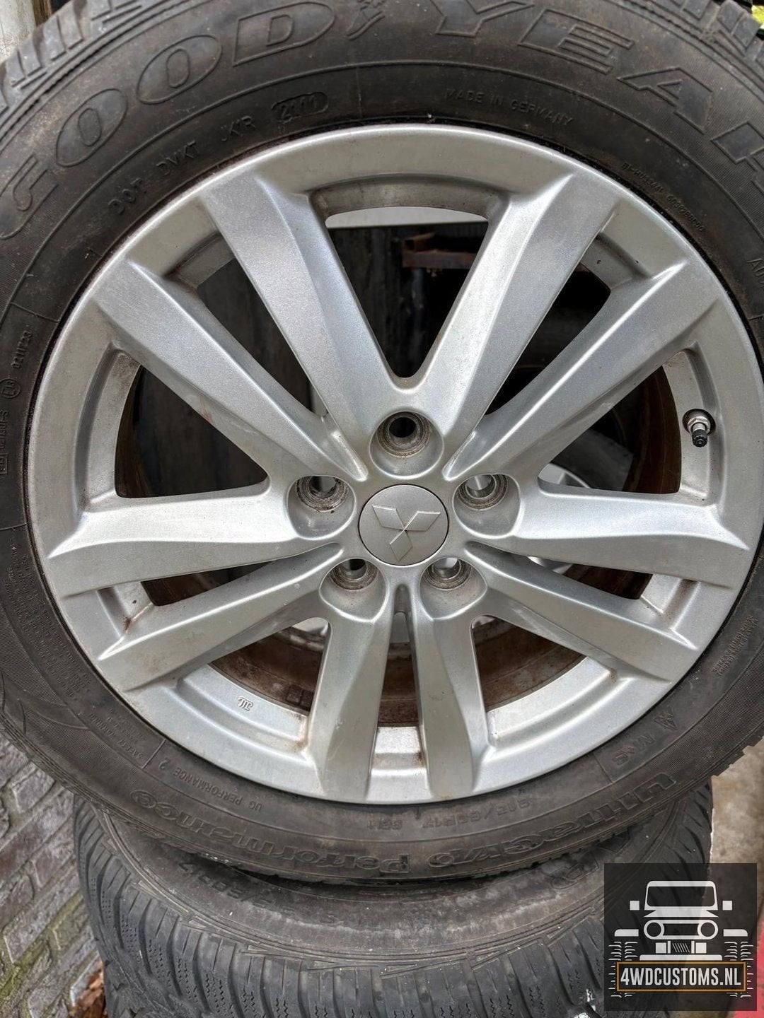 velgen met winterbanden GOODYEAR 215/60/r17  mitsubishi   se, Ophalen, Gebruikt, -, -
