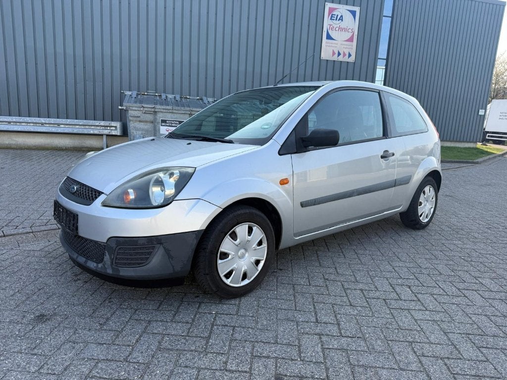 FORD FIESTA 1.4 ESSENCE BJ 2007 120000 KM BON ÉTAT, Auto's, Voorwielaandrijving, Stof, 4 cilinders, 1396 cc
