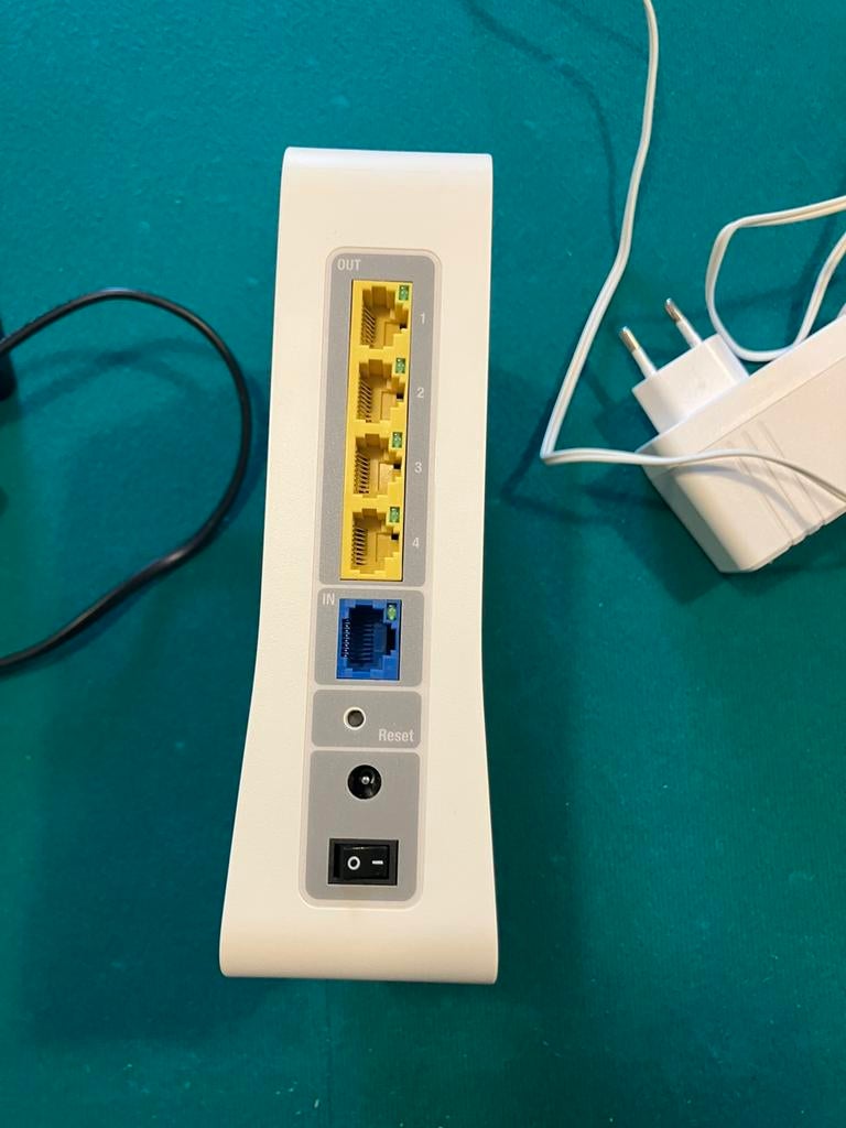 Telenet wifi booster, Computers en Software, Pc- en Netwerkkabels, Ophalen, Zo goed als nieuw