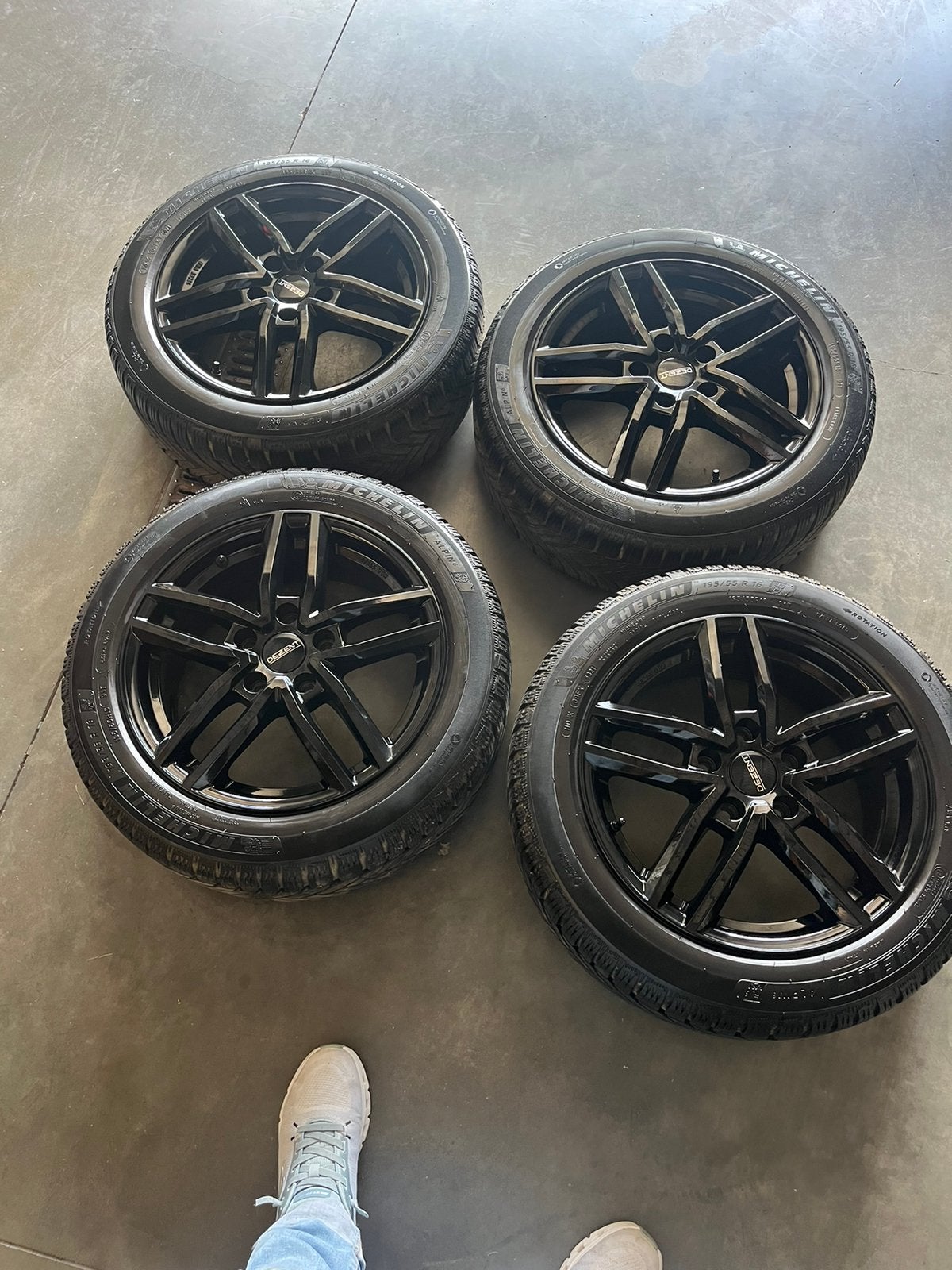 4 jantes alu dezent 16p avec pneu hiver mini cooper, Autos : Pièces & Accessoires, Pneus & Jantes, Enlèvement, Pneus hiver, Pneu(s)