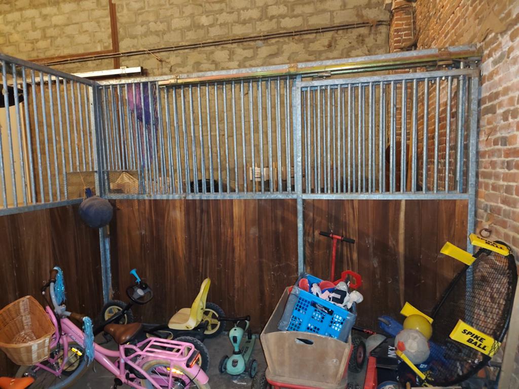 4 stalwanden in nieuwstaat met schuifdeur