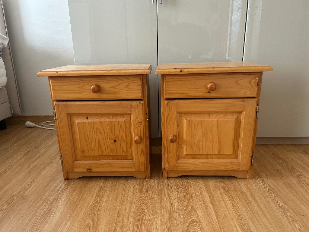 GRATUIT - 2 tables de chevet, 45 à 65 cm, Enlèvement, Utilisé, 55 à 70 cm