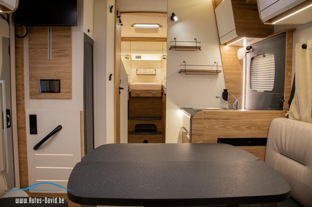 Bavaria T726 Nomad semi-intégré 5 Lits/1 PROPRIÉTAIRE, Caravanes & Camping, Jusqu'à 5, Boîte manuelle, Chauffage liquide, Réfrigérateur