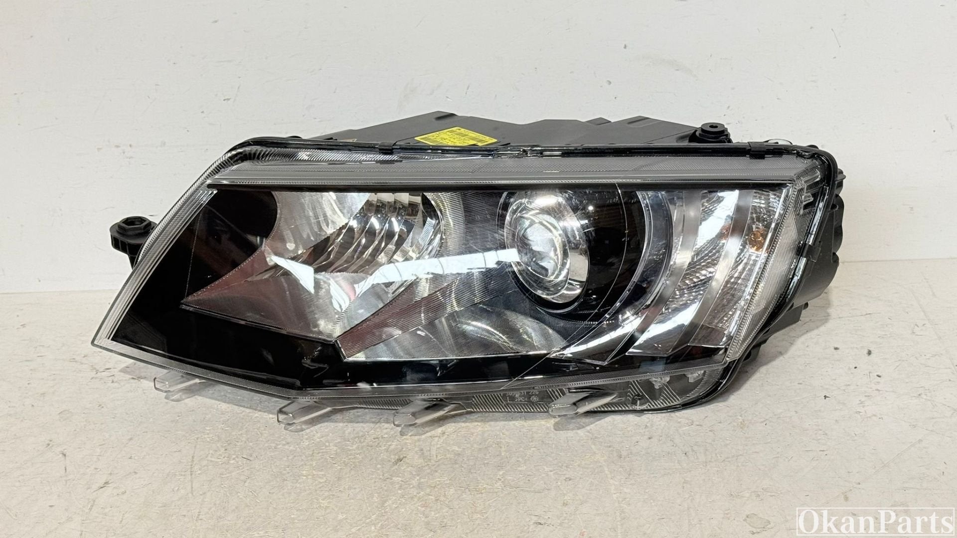 Skoda Octavia III D3S Xenon linker koplamp links 5E1941017A, Fabrikant BV, Gebruikt, Info@fabrikant.eu, Fabrikantstraat 1
1000 AA  Amsterdam, NL