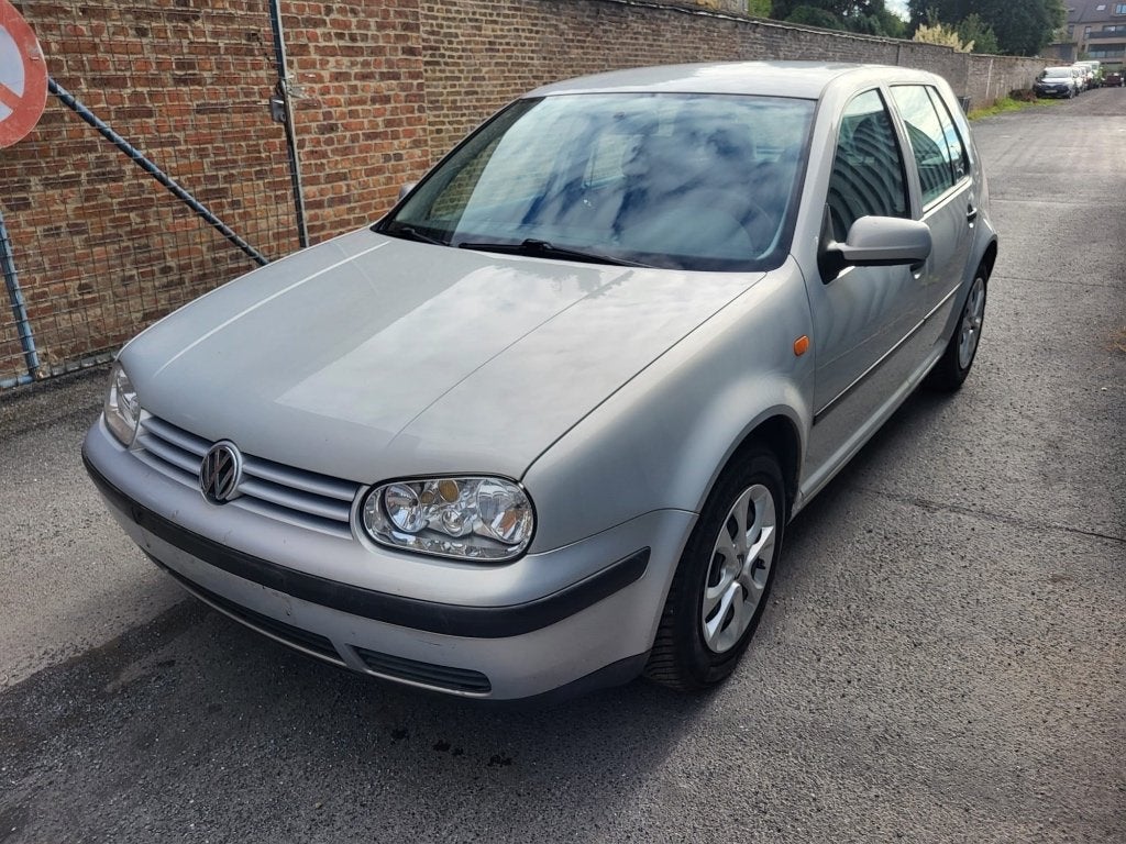 Volkswagen Golf 1.6 Essence très propre 160.000 km, Auto's, Boordcomputer, 1599 cc, Velours, 5 zetels