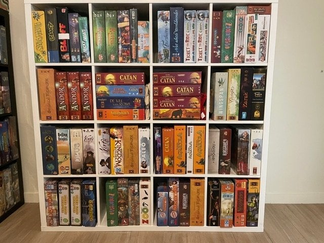 Kallax vol nederlandstalige spellen 999, WGG, ..., Hobby en Vrije tijd, Gezelschapsspellen | Bordspellen, Zo goed als nieuw, Ophalen of Verzenden