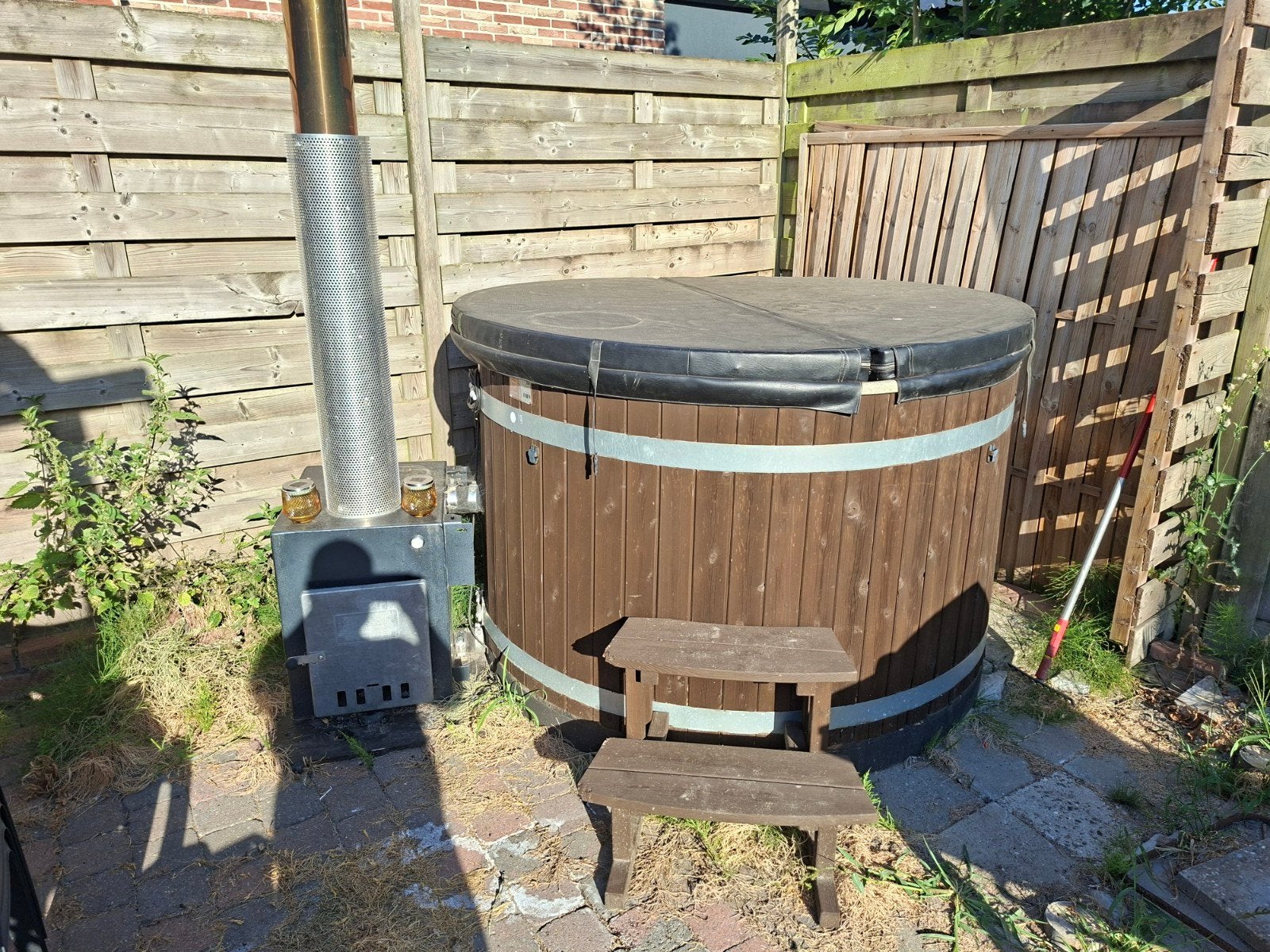 4/6 persoons Hottub met houtkachel 48kw, Jardin & Terrasse, Bains à remous et Spas, Enlèvement, Utilisé, Escalier, Fixé