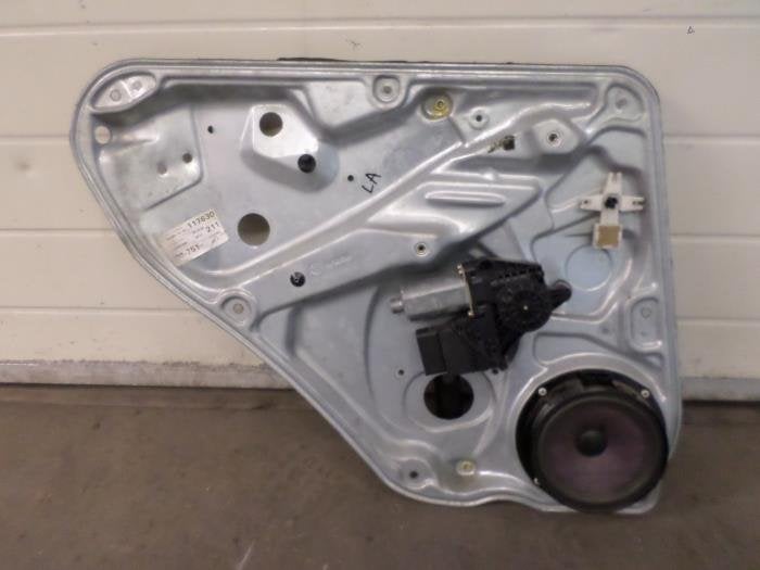 Mécanique vitre 4portes arrière gauche d'un Volkswagen Pas, Volkswagen, -, 3 mois de garantie, Utilisé