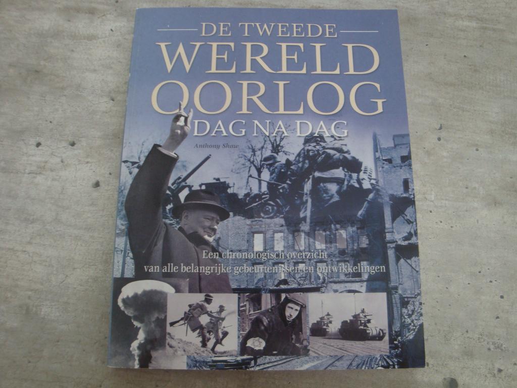 DE TWEEDE WERELDOORLOG DAG NA DAG, Boeken, Oorlog en Militair, Ophalen of Verzenden, Tweede Wereldoorlog, Gelezen