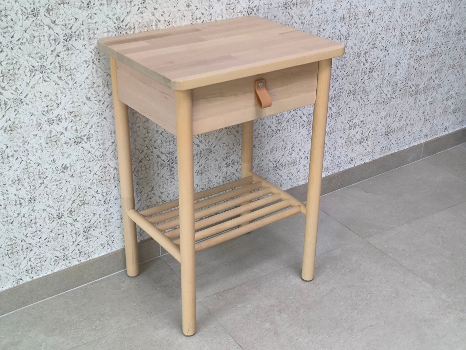 Ikea BJORKSNAS Table de chevet (Très bon état!), 55 à 75 cm, Enlèvement, Utilisé, 60 cm ou plus