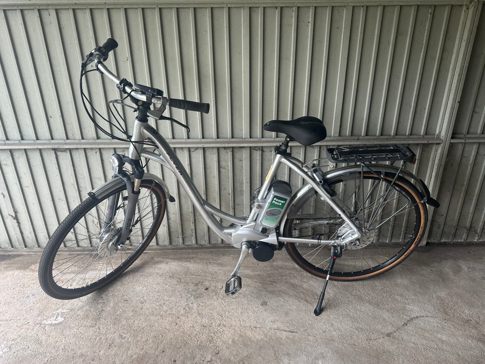 Elektrische damesfiets batterij probleem, Ophalen, Zo goed als nieuw