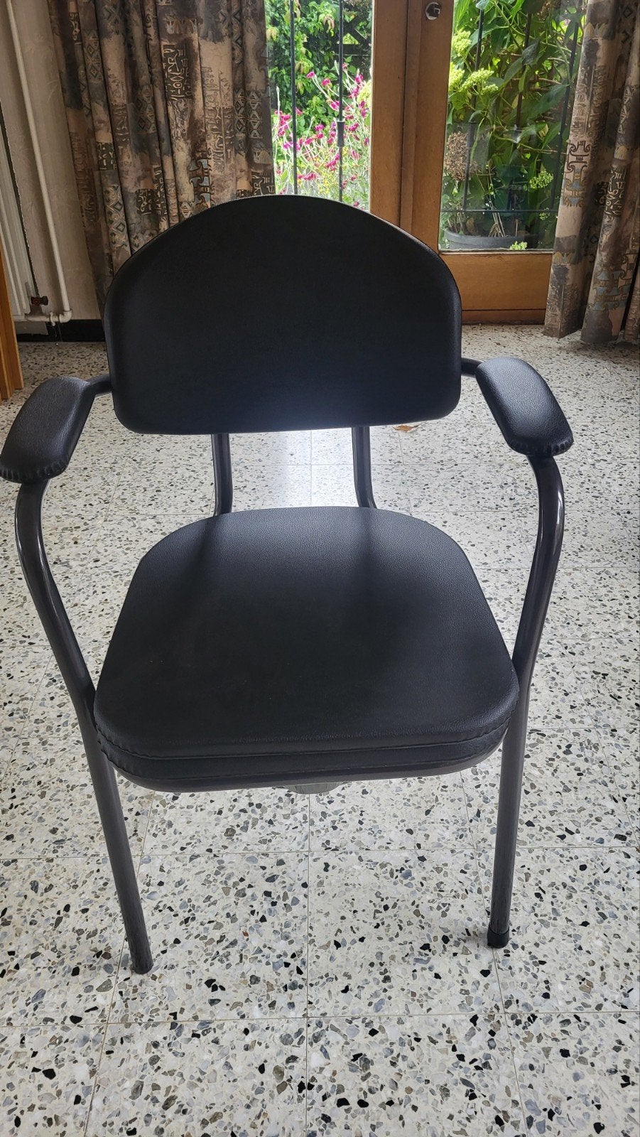 toiletstoel in perfecte staat, bijna niet gebruikt., Diversen, Rolstoelen, Ophalen