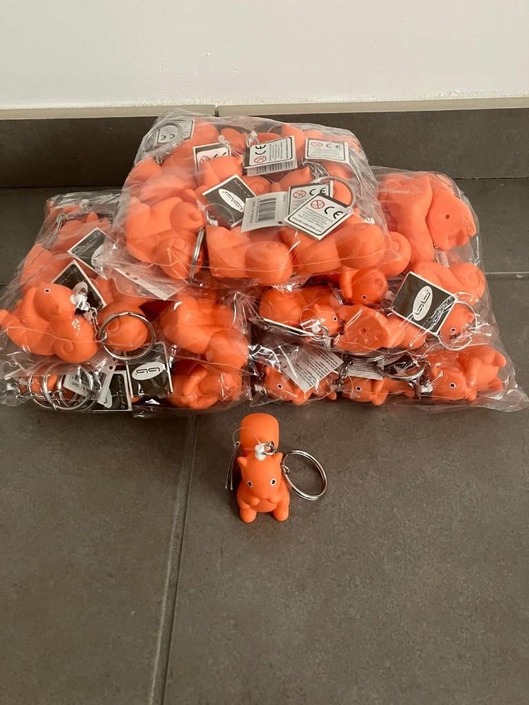 12 grote sleutelhangers eekhoorn oranje, Ophalen of Verzenden, Nieuw