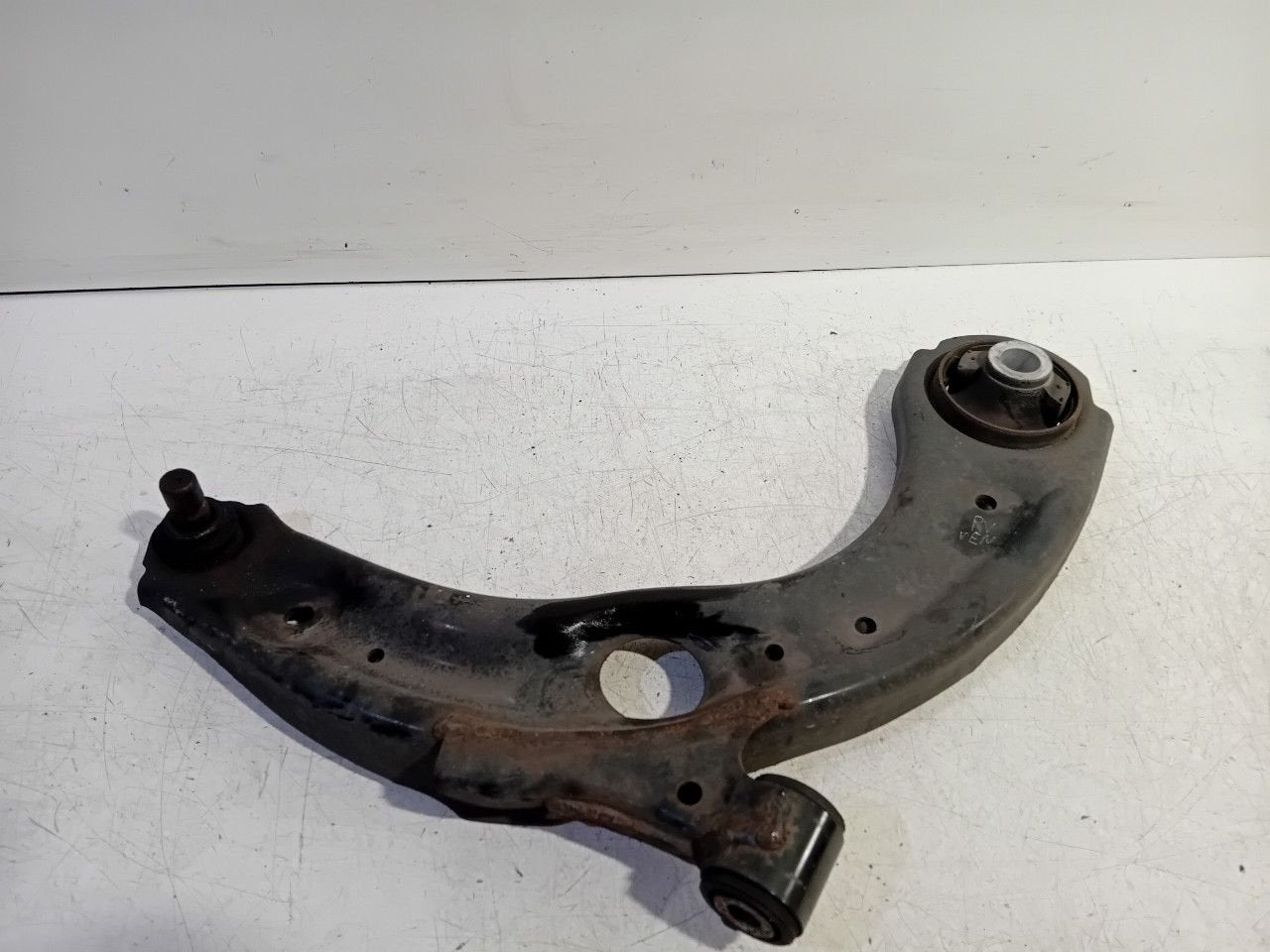 Draagarm rechts voor Mazda 2, Onderdelen@venauto.nl, Van der Ven Autorecycling B.V., Gebruikt, Ettenseweg 76, 4706 PB Roosendaal, The Netherlands