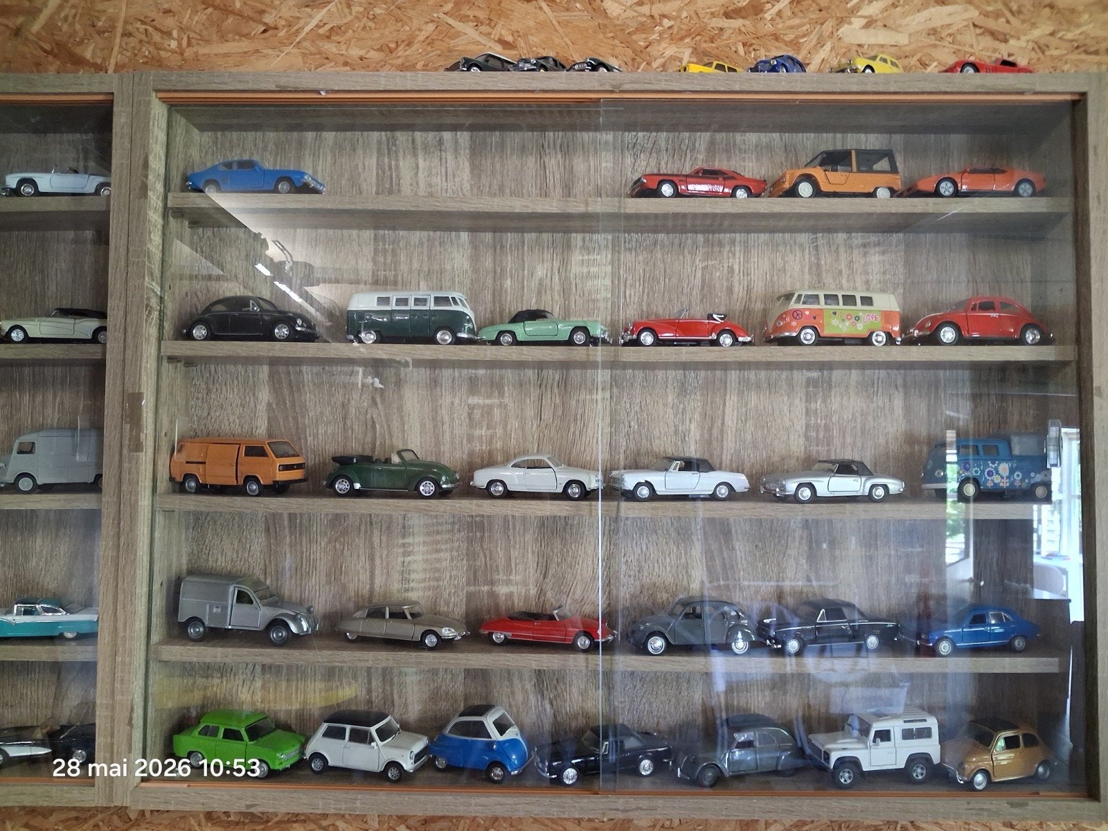 Miniature avec vitrine, Enlèvement