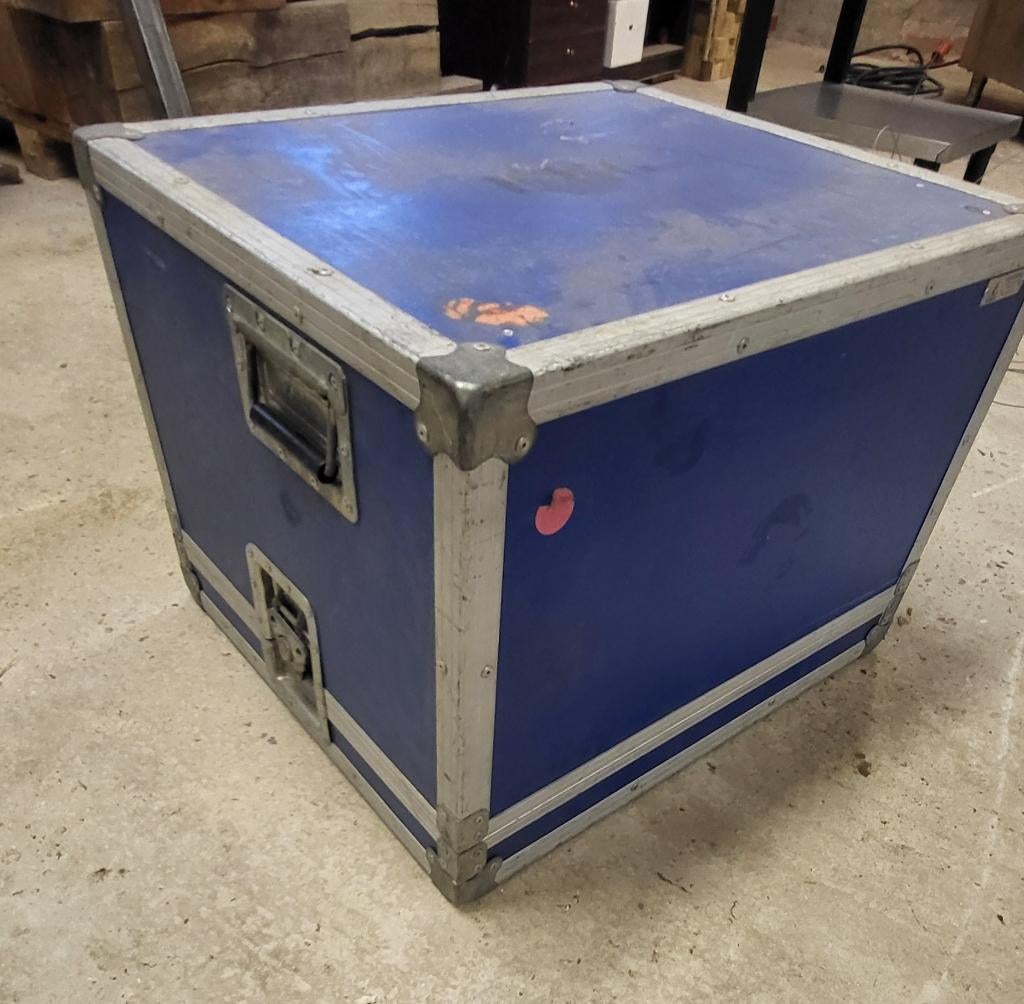 Flight case, Enlèvement, Utilisé