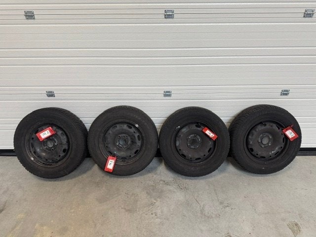 Winterbanden set met stalen velgen 14" VW Polo 175/70 R14, Auto-onderdelen, Ophalen, 14 inch, Gebruikt, 175 mm
