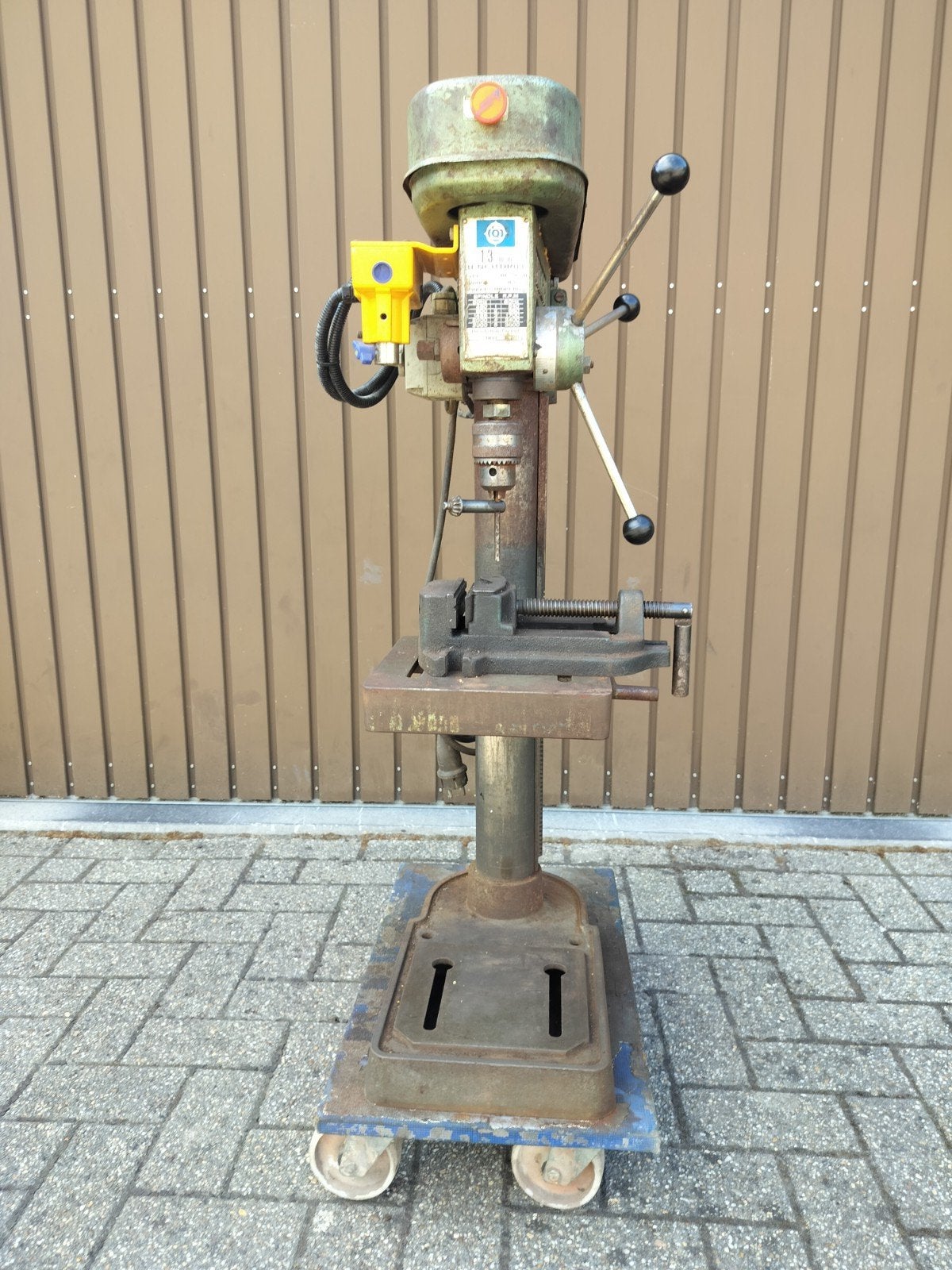 perceuse à colonne (220 V), Enlèvement, Utilisé, Foreuse sur colonne