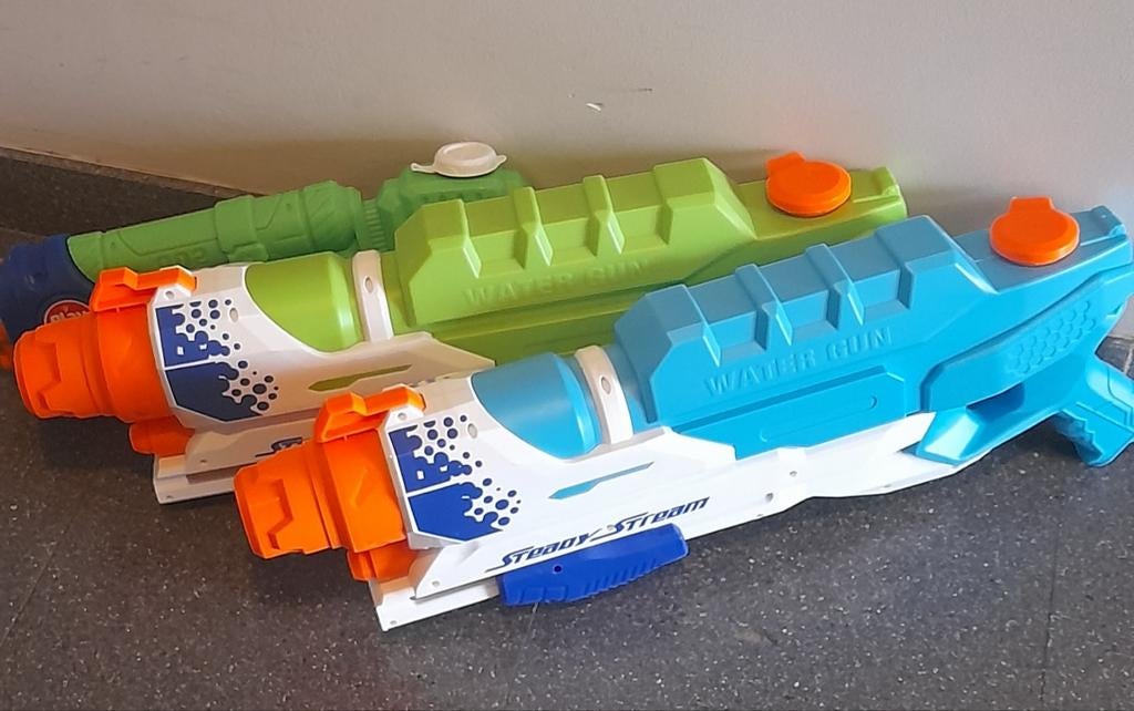 Waterpistolen, Ophalen, Zo goed als nieuw