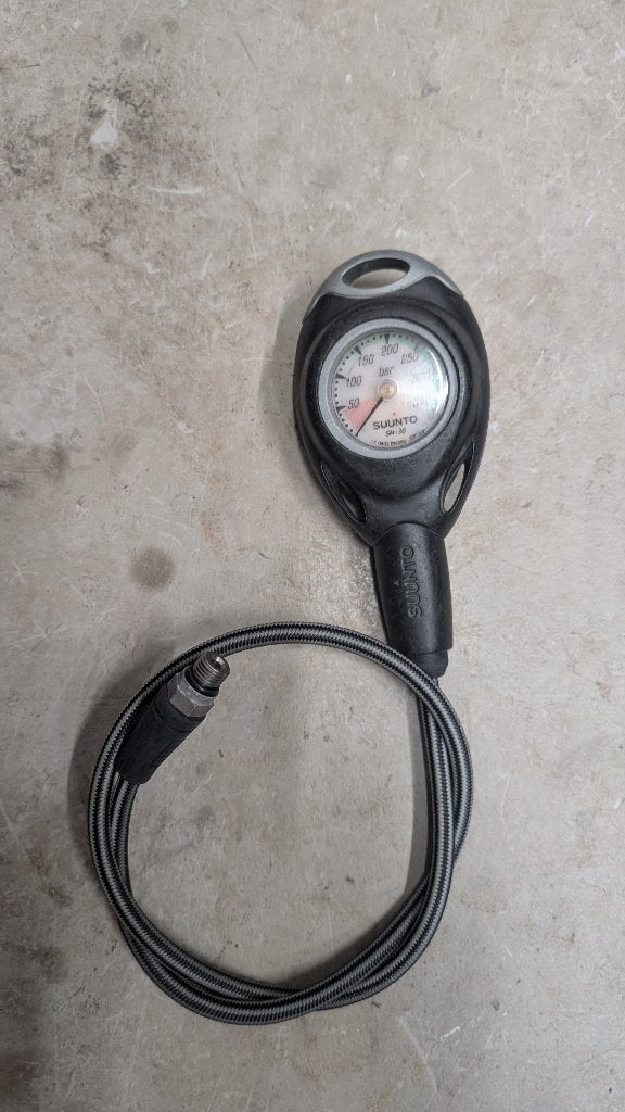 Manomètre Suunto, Sports nautiques & Bateaux, Plongée, Enlèvement ou Envoi, Utilisé, Autres types