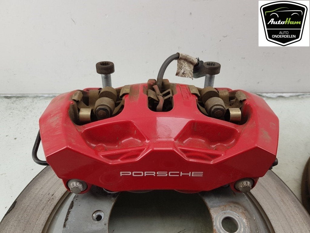 DIVERS Porsche Taycan (Y1A) (|9Y0615601B|9J1615423H|), Porsche Deutschland GmbH, Porscheplatz 1
70435  Stuttgart, DE, Porsche