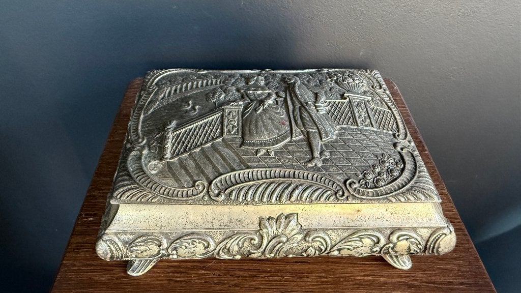 Zwaar antiek metalen sieradendoosje (1 kg) romantisch reliëf, Antiquités & Art, Enlèvement ou Envoi