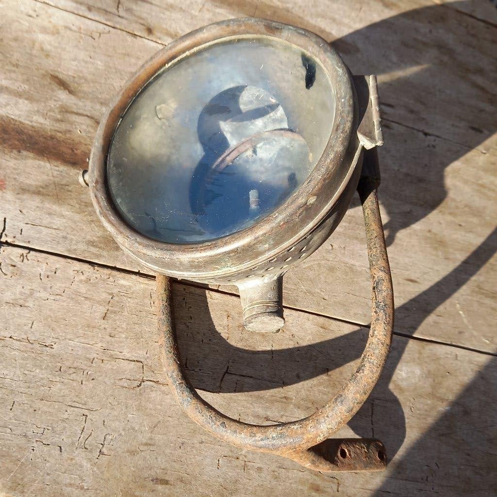 antieke grote lamp van auto op metalen voet, Ophalen of Verzenden
