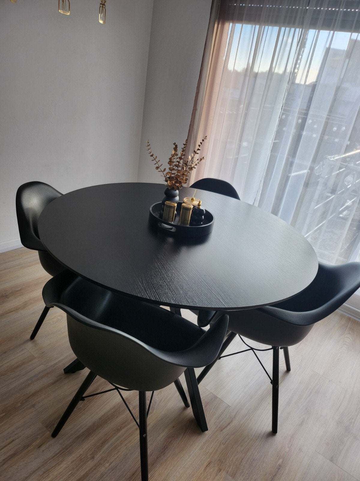eettafel met stoelen, Ophalen
