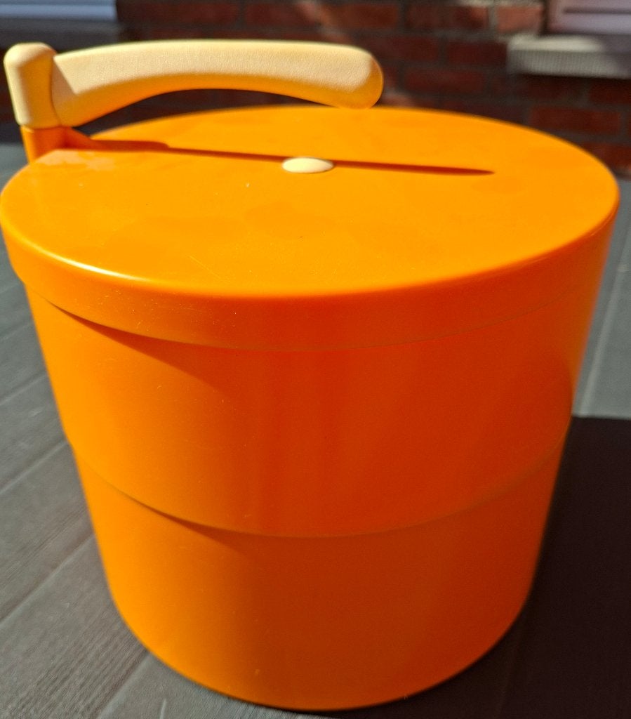Vintage ronde oranje kunststof naaidoos, Ophalen