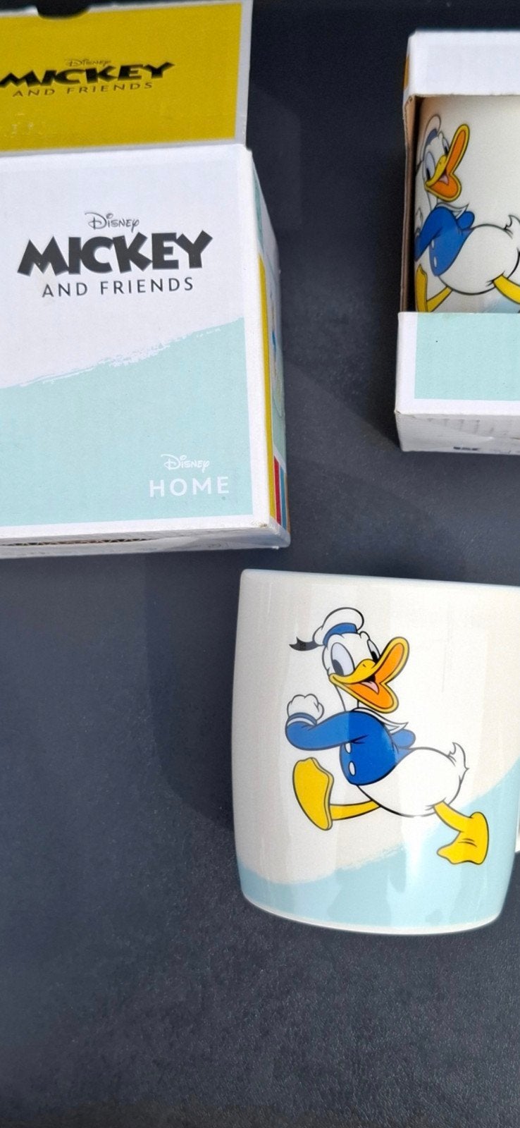 2 grote tassen van Disney MICKEY 
Prijs voor de 2 stuks same, Ophalen