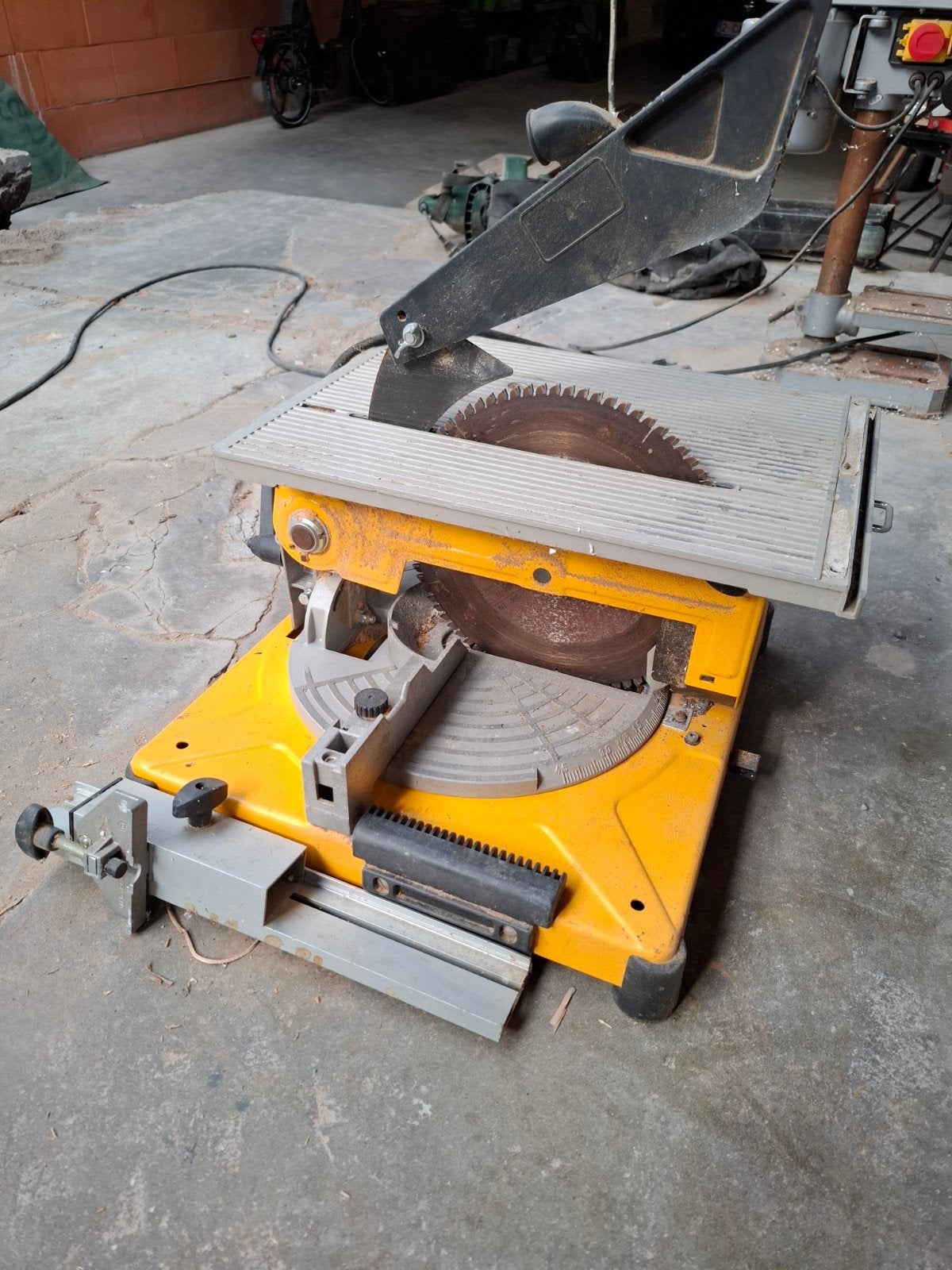 Scie à tronçonner Dewalt, Bricolage & Construction, Enlèvement, Utilisé, Scie à onglet