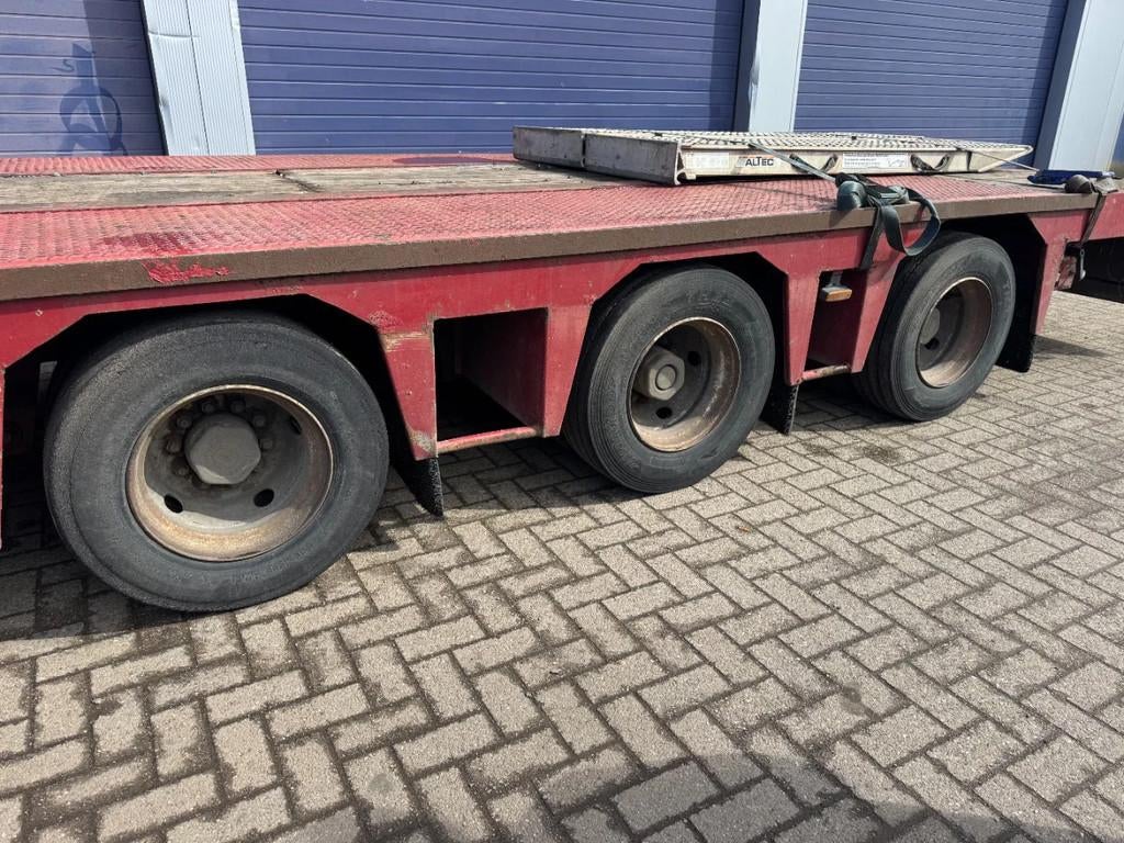 Verem *GIGANT AXXLES-1 STEERINGAXXLE+RAMPS* (bj 2007), Autos, Camions, Rouge, Achat, Entreprise, Autres carburants