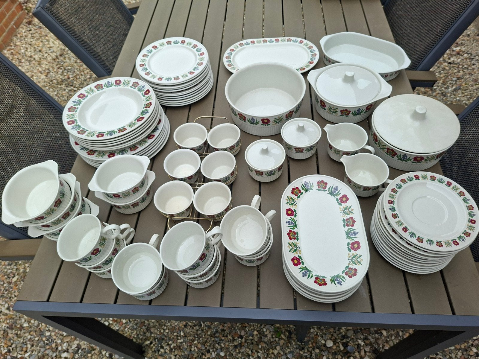 Villeroy & Boch servies 76 delig met bloemmotief, Antiek en Kunst, Ophalen