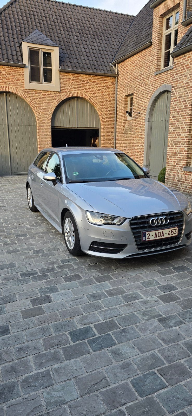 AUDI A3 1.6 TDi Ultra Attraction, Auto's, Voorwielaandrijving, 4 cilinders, 1820 kg, Leder