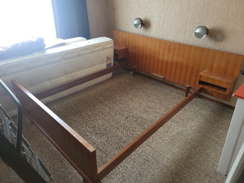Bed Mid Century Modern door Gaston Poisson, Huis en Inrichting, Ophalen, Mid Century Modern / Vintage / 1960s, Gebruikt, Bruin