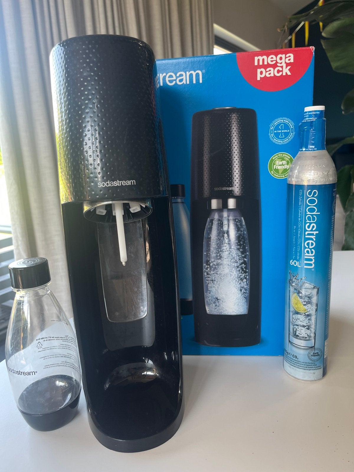 Sodastream + 3 flessen + cilinder, Enlèvement ou Envoi, Comme neuf