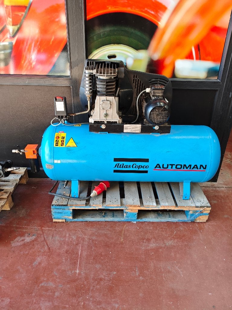 Atlas copco automan compressor 200 liter in goede staat 380V, Doe-het-zelf en Bouw, Ophalen, Gebruikt, 400 tot 800 liter/min, 10 bar of meer