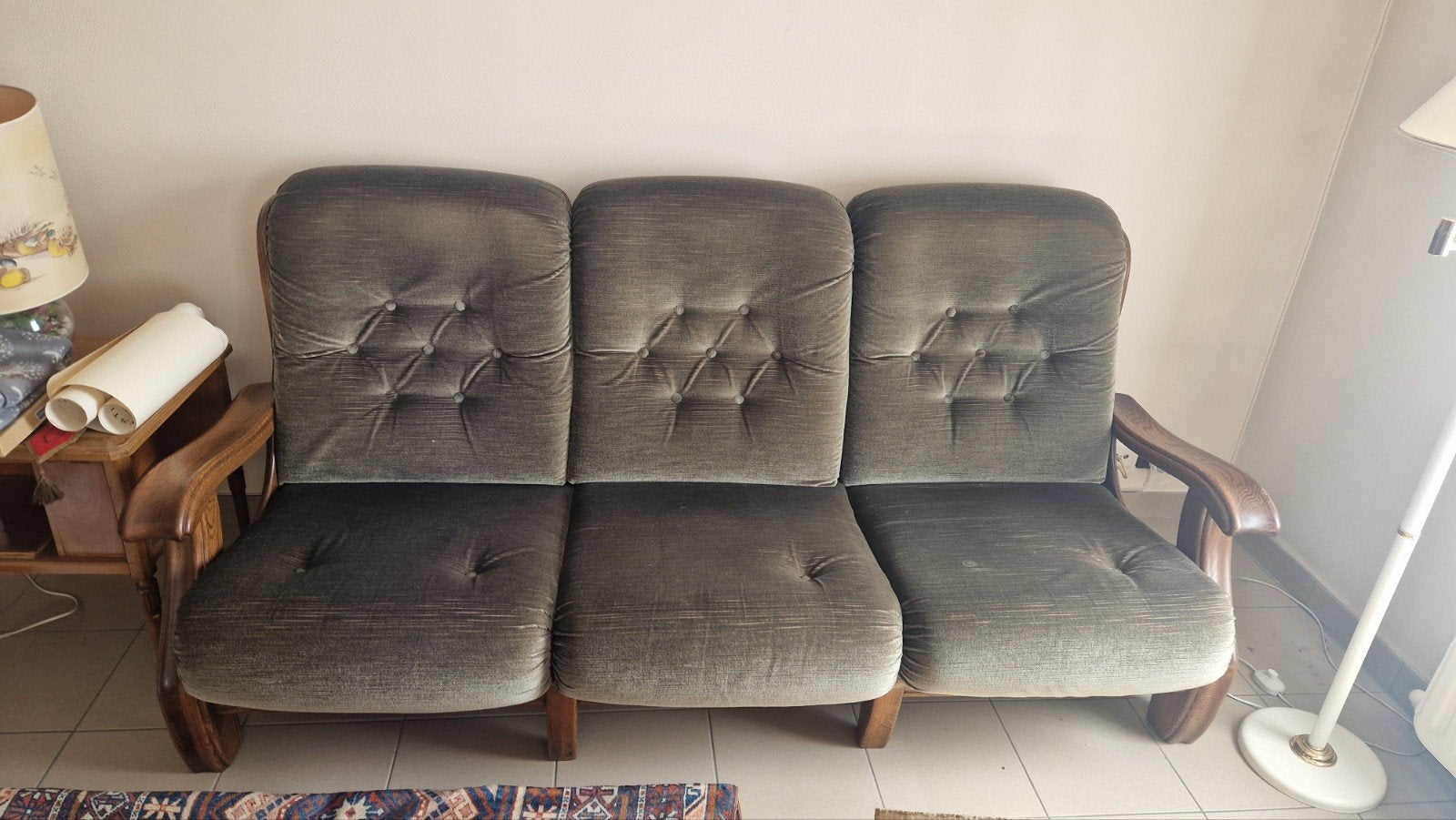 Canapé vintage 3 places en velours vert olive et bois massif, Enlèvement, Utilisé, Bois
