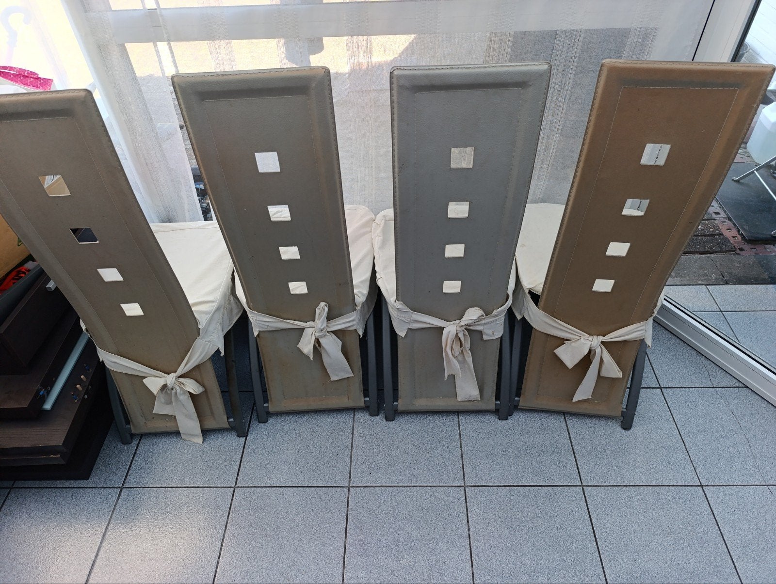 Ze vertonen gebruikssporen., Ophalen