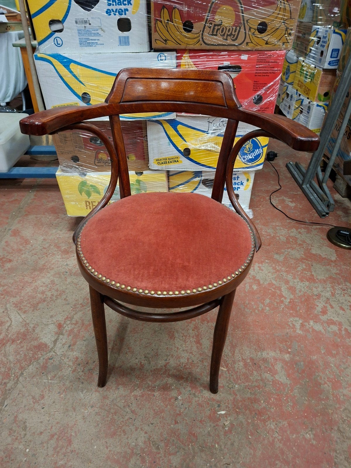 Thonet stoel, Ophalen