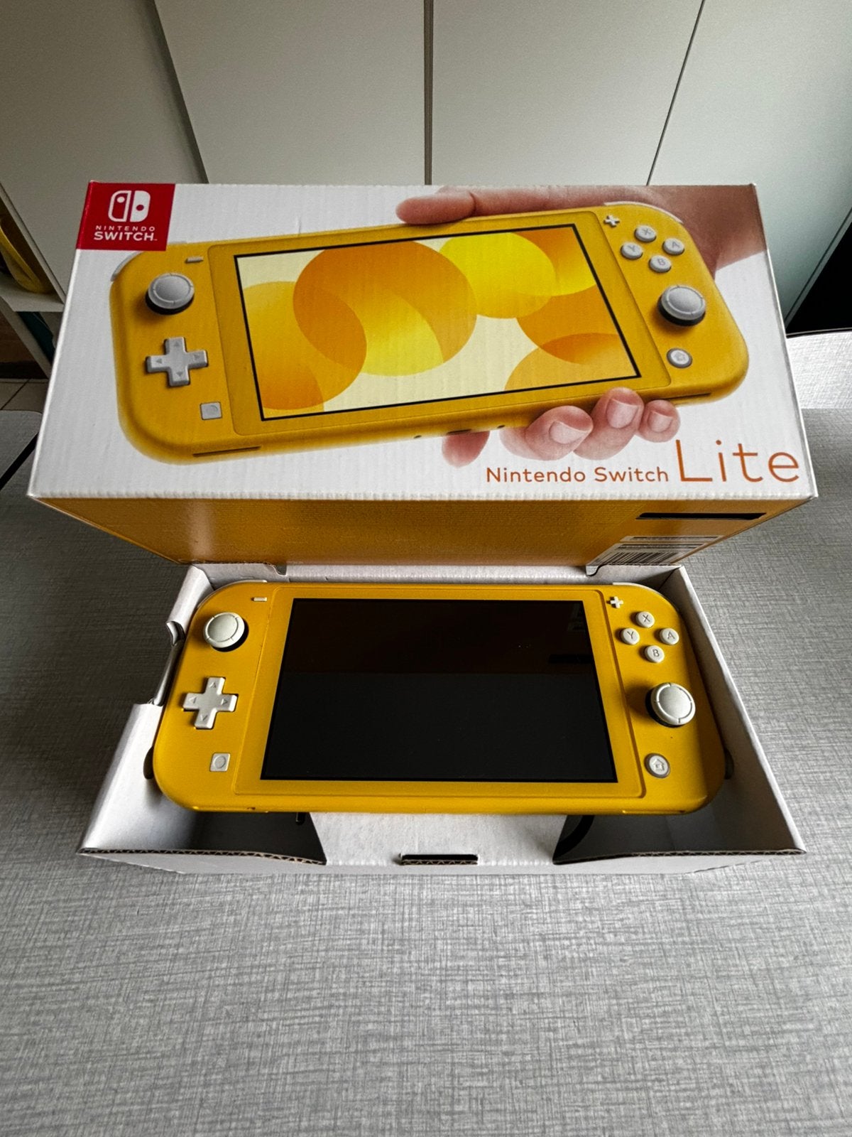 Nintendo Switch Lite Yellow, Ophalen, Geel, Zo goed als nieuw
