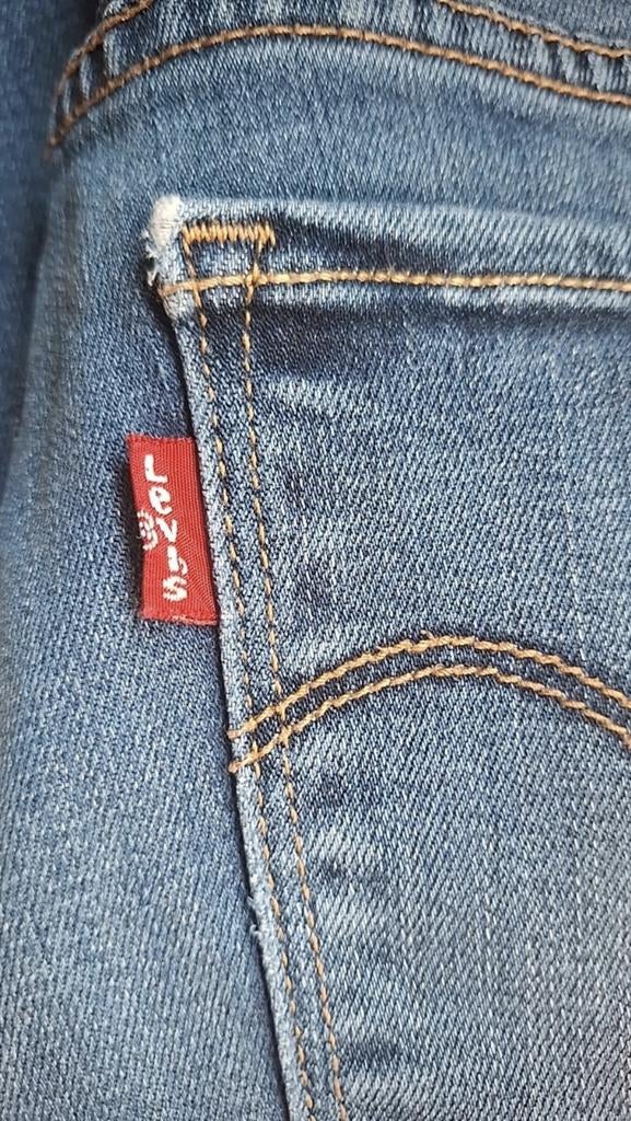 Skinnyjeans 711 levis perfecte staat, Blauw, Ophalen of Verzenden, Zo goed als nieuw, W30 - W32 (confectie 38/40)